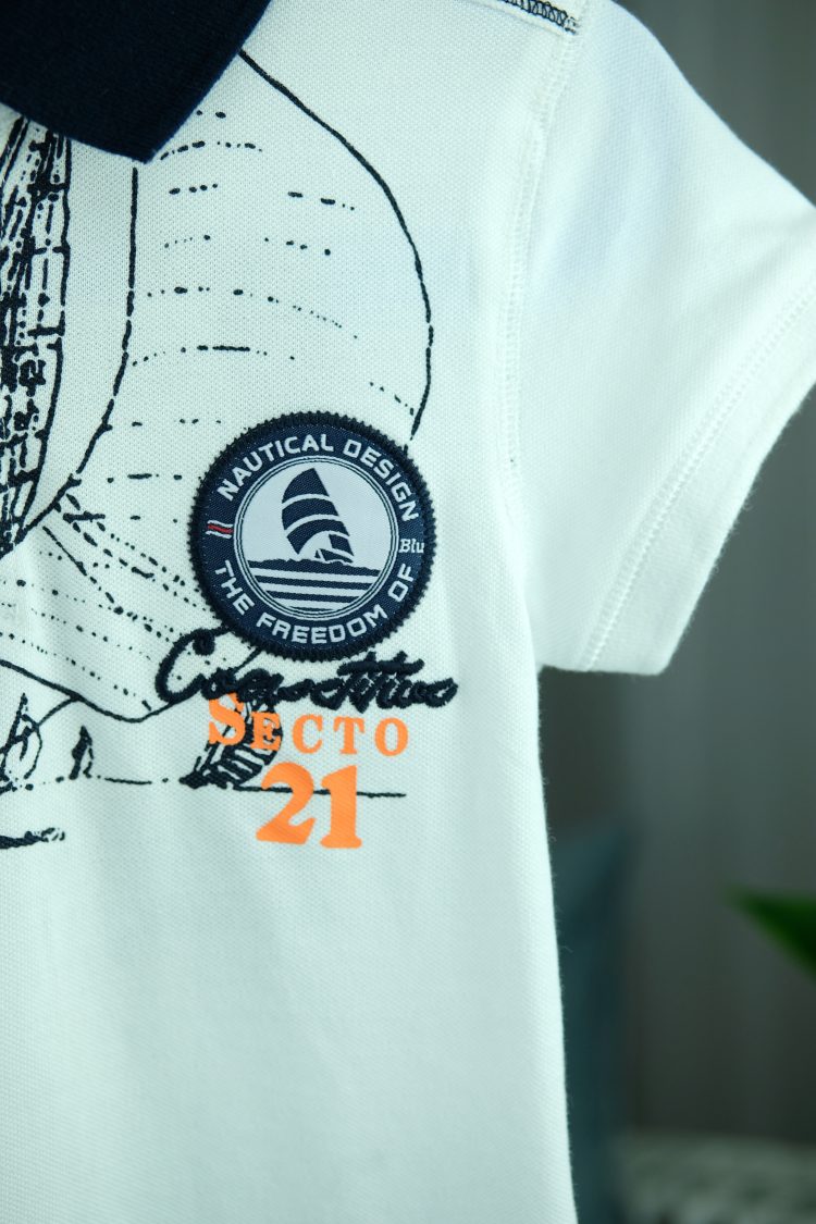 Biała koszulka polo z marynistycznymi dodatkami (0187-4) zdjęcie 3
